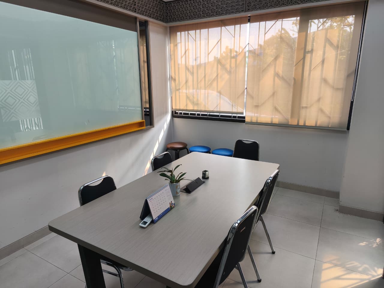 Ruang Meeting Zest
